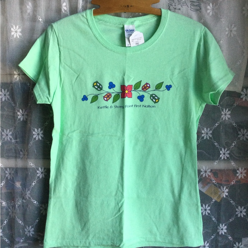 Gildan Kettle & Stony Point First Nation Floral Graphic Tee